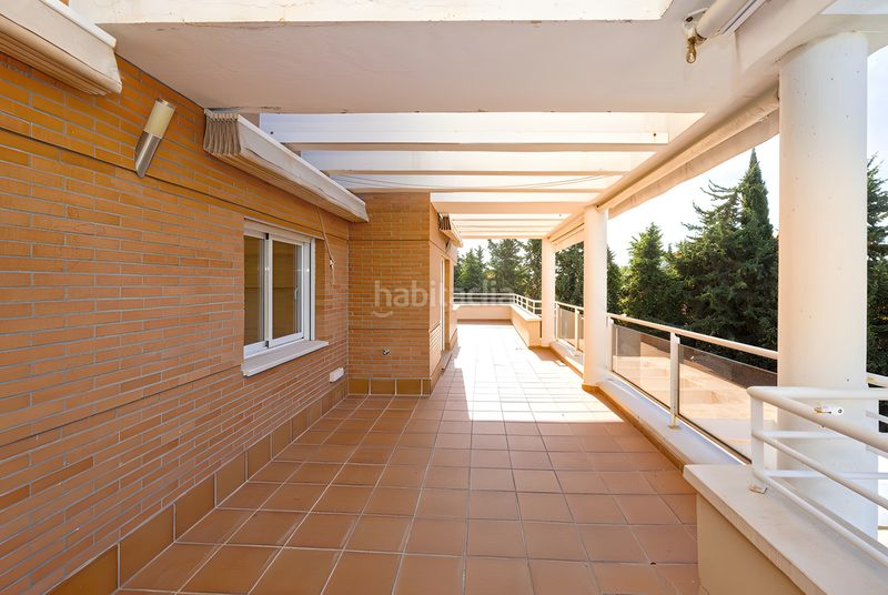 Foto fa0ec932-1d93-4f24-9bbb-a3ee526b76c6. Àtic amb aparcament piscina a Centro Estepona