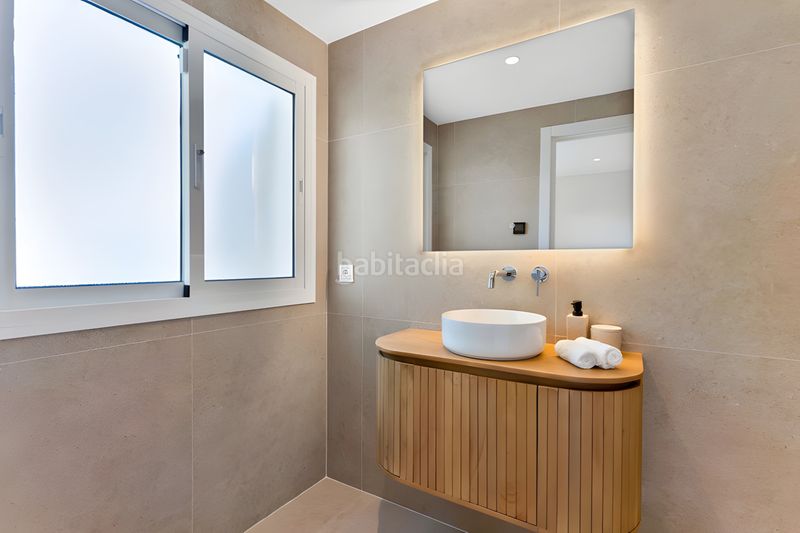 Foto 803b6028-42d9-4905-afe0-735a8b759a18. Casa adossada amb aparcament piscina a Puente Romano Marbella