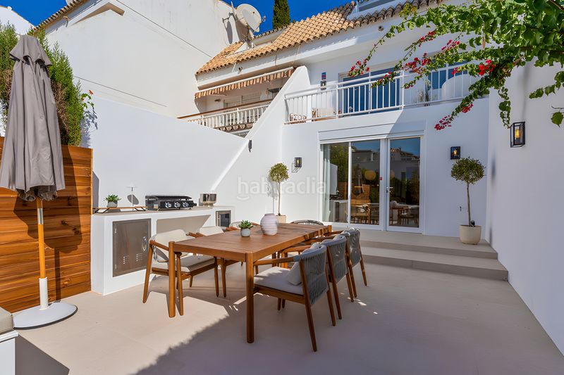 Foto a72fcdc8-c070-4c13-abd3-976b3330530d. Casa adossada amb aparcament piscina a Puente Romano Marbella