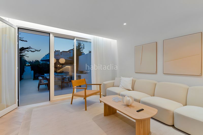 Foto f8b20ea5-a82e-4077-9d0b-79b2348fef0b. Casa adossada amb aparcament piscina a Puente Romano Marbella