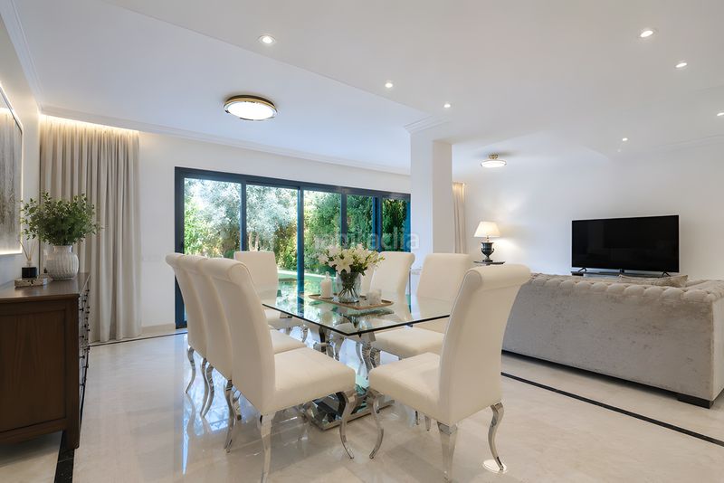 Foto 0f365620-3477-47c4-ad0d-35c0008e5180. Casa adossada amb calefacció aparcament piscina a Marbella