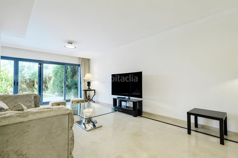 Foto 79defd90-4d57-4253-a39c-df50f113f0b5. Casa adossada amb calefacció aparcament piscina a Marbella