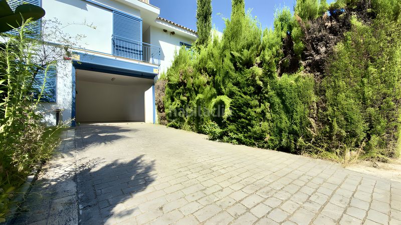 Foto c41077b9-78bd-4bec-aedd-1d2e17e07198. Casa adossada amb calefacció aparcament piscina a Marbella