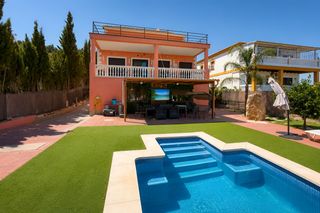 Haus in Centro Histórico. Villa independiente málaga