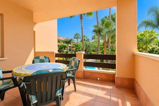 Apartment in Marbesa. Apartamento en planta media en cabopino