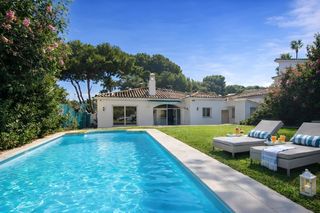 Casa en Playa Bajadilla - Puertos. Villa independiente nueva andalucía