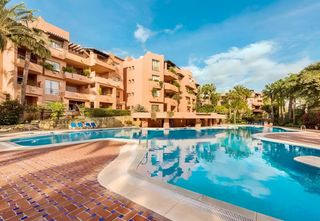 Apartament a Puente Romano. Apartamento en planta media milla de oro