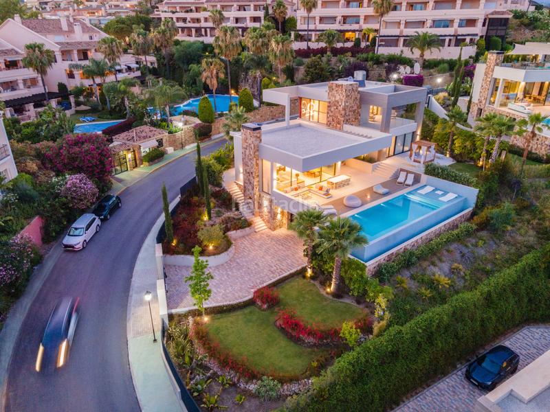 Foto 3a614d73-beb5-442b-9935-0569749766e5. House with parking pool in Nueva Andalucía centro Marbella