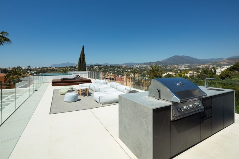 Foto 076c1e5f-8558-4c7f-a4c5-e4d39d074ef3. Casa amb aparcament piscina a Nueva Andalucía centro Marbella