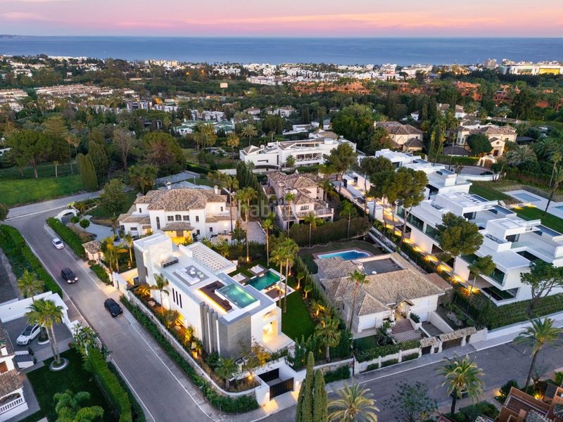 Foto 4a35a008-3215-42ea-a600-6e6067b38fd0. Casa amb aparcament piscina a Nueva Andalucía centro Marbella