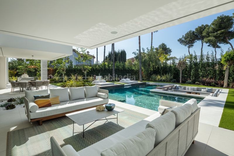 Foto b6ca0ef3-7f27-4f8e-a88f-03209c1c9668. Casa amb aparcament piscina a Nueva Andalucía centro Marbella