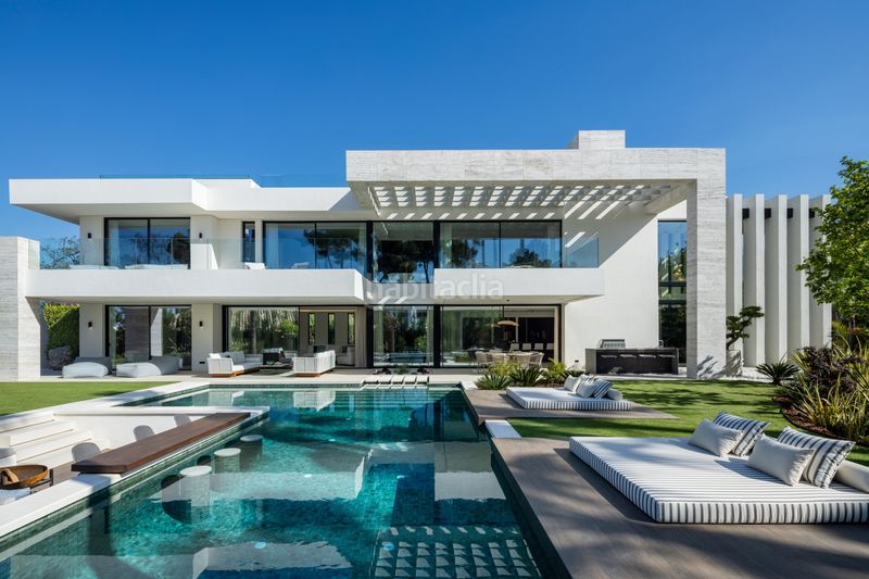 Foto dd1b2ee7-ef04-49db-b1b6-9235b6e2d4f8. Casa amb aparcament piscina a Nueva Andalucía centro Marbella