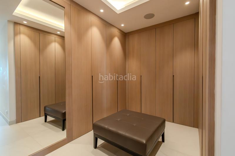 Foto 36b6547c-6732-4040-b955-1c23964ddb7b. Casa bifamiliare con parcheggio piscina in Nueva Andalucía centro Marbella