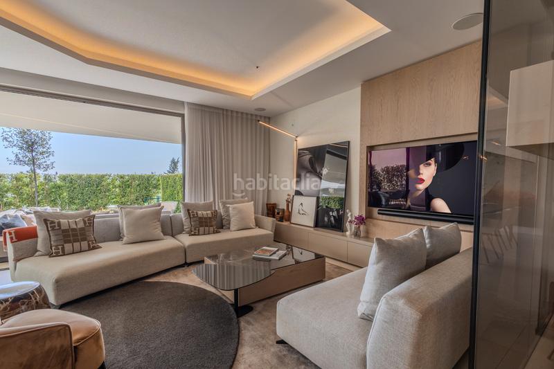 Foto 5698e8f6-13e9-447d-84ad-773c538a3a6f. Casa bifamiliare con parcheggio piscina in Nueva Andalucía centro Marbella