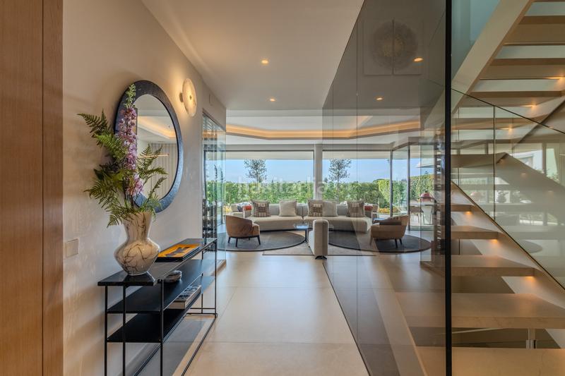 Foto 7460e784-87f7-4d0a-ae62-d86a630dea8d. Casa bifamiliare con parcheggio piscina in Nueva Andalucía centro Marbella