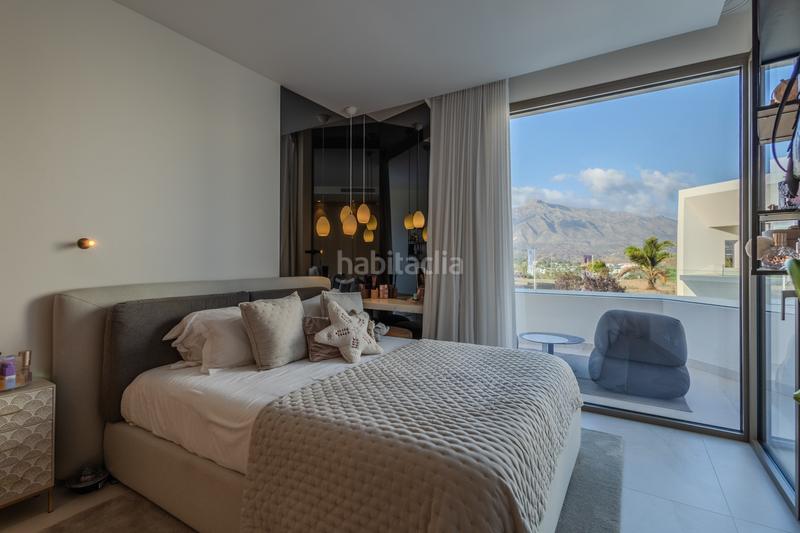Foto a3142c66-6910-4aa9-955a-e2ddd518f399. Casa bifamiliare con parcheggio piscina in Nueva Andalucía centro Marbella