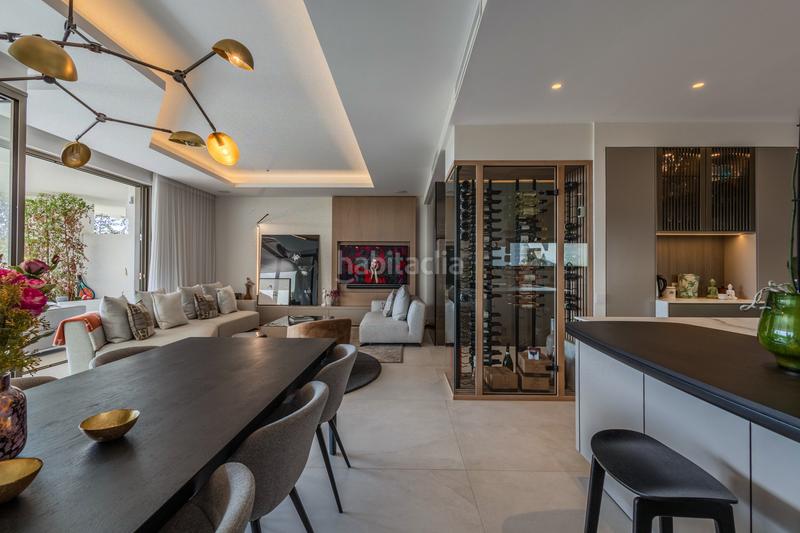 Foto a83bc660-9612-4e44-aa72-47df5d9af39e. Casa bifamiliare con parcheggio piscina in Nueva Andalucía centro Marbella