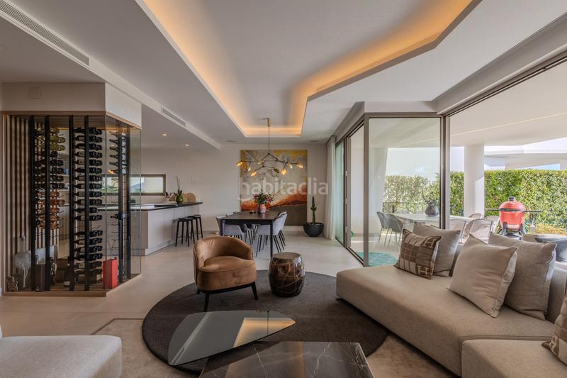 Foto f14b898b-f26d-4662-bbc8-d44a824dc4f8. Casa bifamiliare con parcheggio piscina in Nueva Andalucía centro Marbella