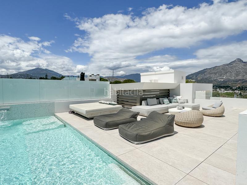 Foto 563c00aa-5d4a-4fb2-81c8-e8289036ce49. Doppelhaus mit parking pool in Nueva Andalucía centro Marbella