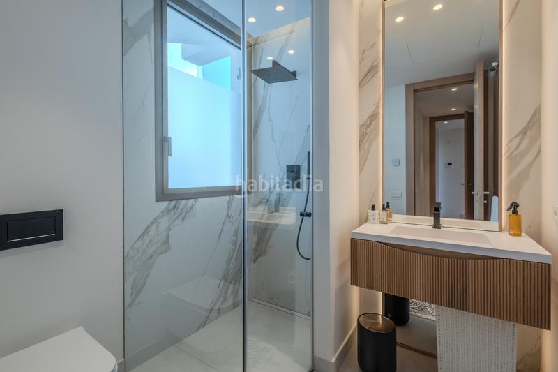 Foto 0b90efe1-f10b-40f5-9138-8a10b9797489. Towny house with parking pool in Nueva Andalucía centro Marbella