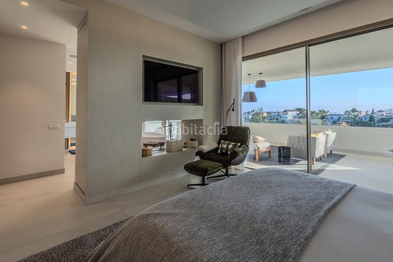 Foto 0fe23f00-367d-4ee2-a8b5-ec66431459b8. Towny house with parking pool in Nueva Andalucía centro Marbella