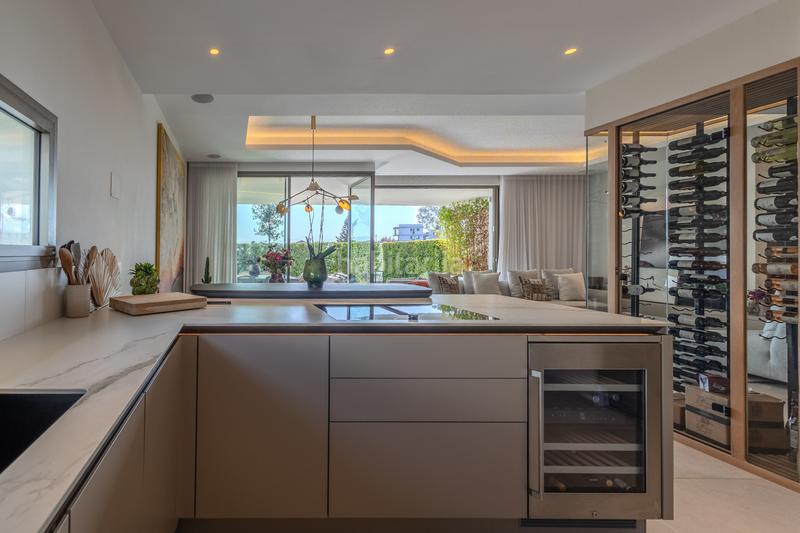 Foto 2e3ecb1a-01e1-4318-81c3-26f34363407c. Towny house with parking pool in Nueva Andalucía centro Marbella