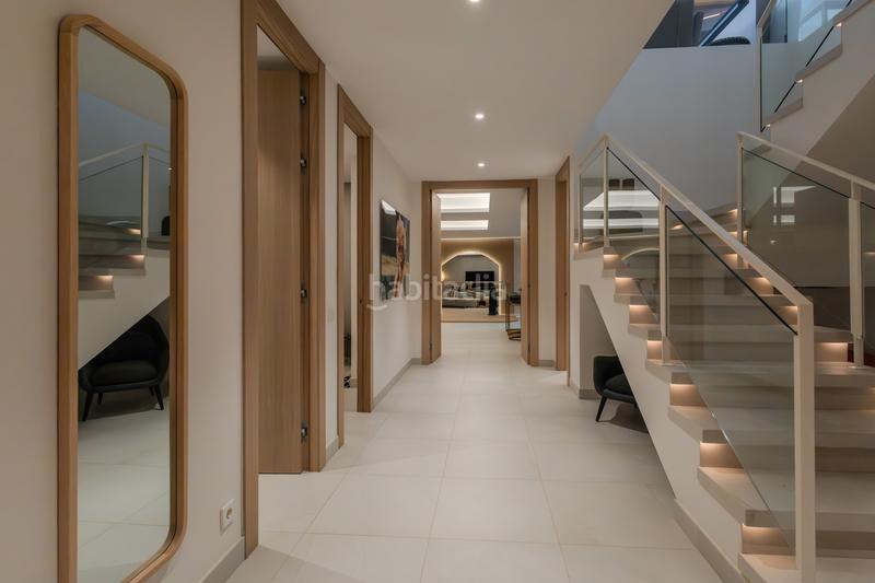 Foto 92789c21-4632-44bb-ae50-8c9bf37a533f. Towny house with parking pool in Nueva Andalucía centro Marbella