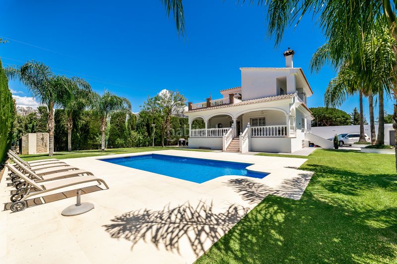 Foto 07ac1212-3c27-4ad6-b006-7a90360c9e7f. Casa amb piscina a Nueva Andalucía centro Marbella