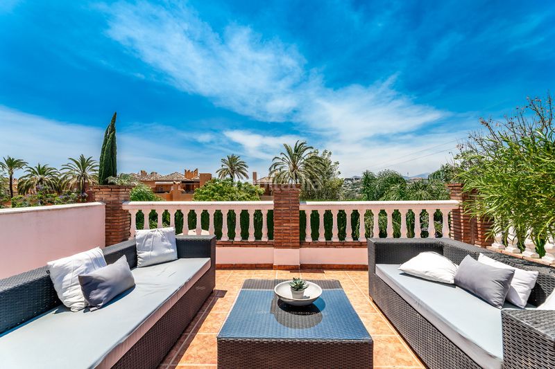 Foto 3f74eb6b-053d-4e4e-9abe-1dd47456092f. Casa amb piscina a Nueva Andalucía centro Marbella
