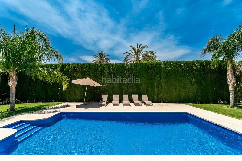 Foto 49968524-3f09-4561-a97b-e2ebf7307a1d. Casa amb piscina a Nueva Andalucía centro Marbella