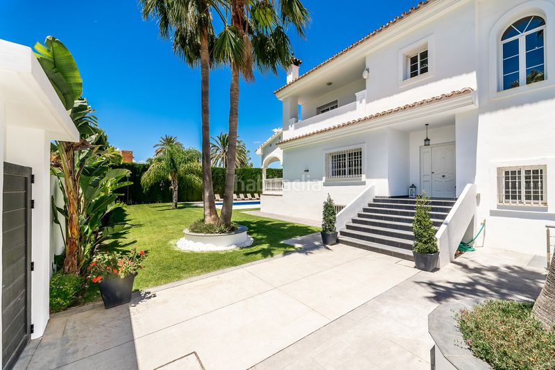 Foto ba06ca15-dd8e-4b1c-8516-b6eefcbadbcc. Casa amb piscina a Nueva Andalucía centro Marbella