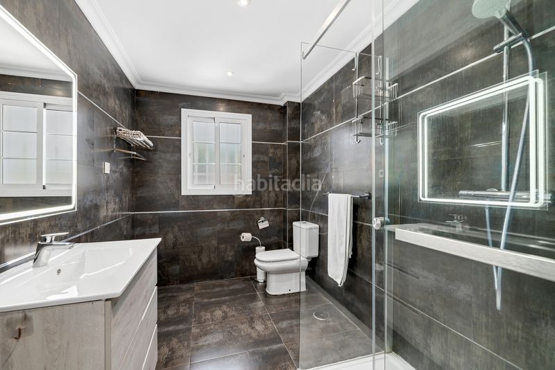 Foto e3e2bcdb-dcc3-4432-bbce-0d6a680a3a72. Casa amb piscina a Nueva Andalucía centro Marbella