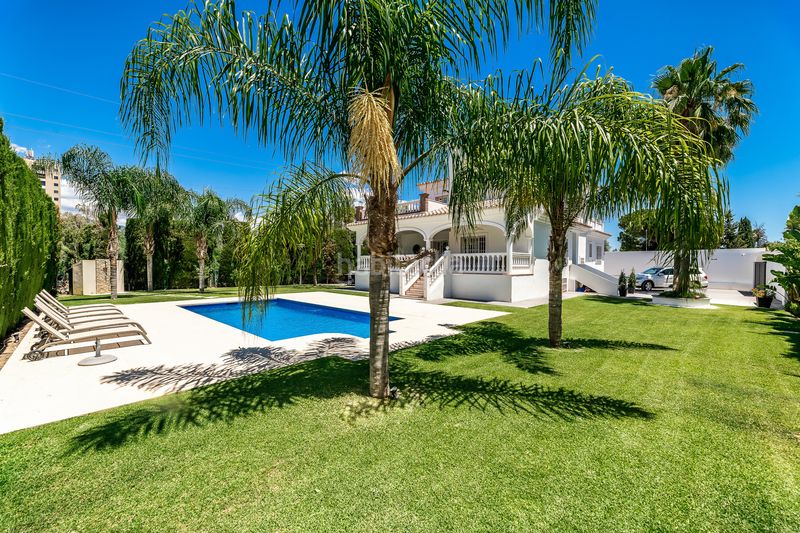 Foto ed233143-81ba-4c03-acc7-924d6bcca7e1. Casa amb piscina a Nueva Andalucía centro Marbella