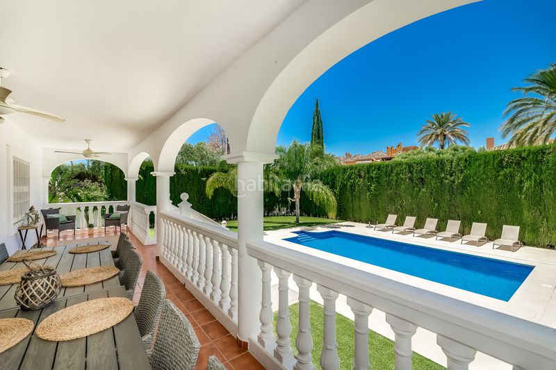 Foto f6d19899-f394-4062-889c-7fbf224f63ed. Casa amb piscina a Nueva Andalucía centro Marbella