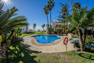 Casa adossada a Elviria