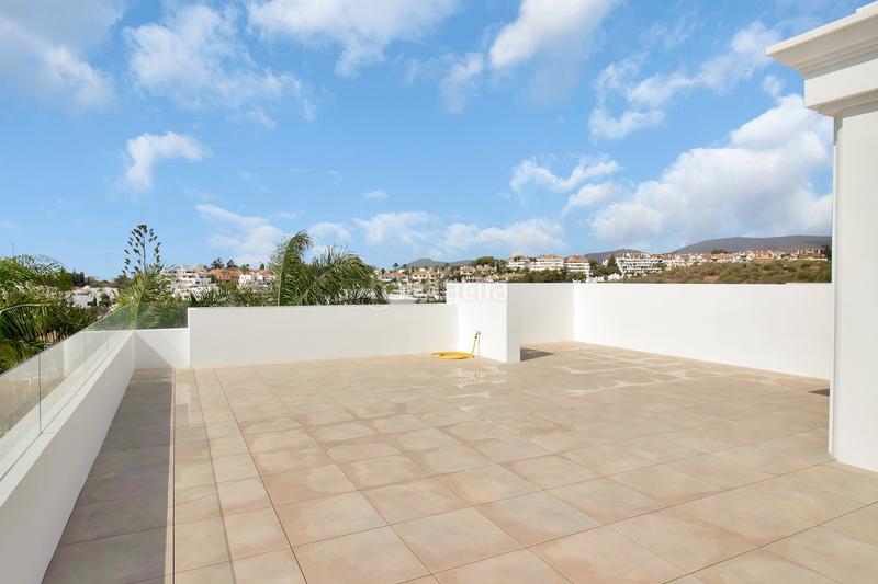 Foto 73b0d09b-d23b-44d7-90f7-e677a55ee411. House with parking pool in Puente Romano Marbella
