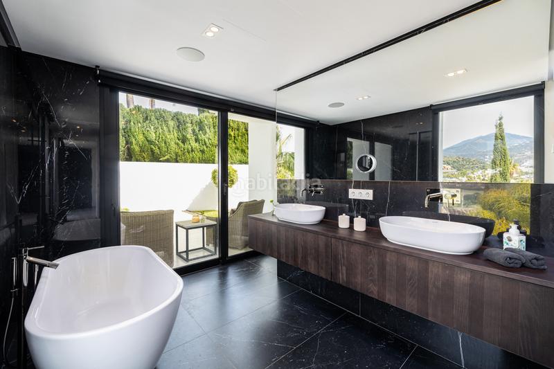 Foto 2400b750-f76c-42aa-a080-7d26d200fdf4. Casa amb piscina a Nueva Andalucía centro Marbella