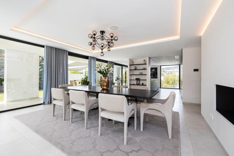 Foto 3746585d-d540-4ec8-9a76-df3b87db90b1. Casa amb piscina a Nueva Andalucía centro Marbella