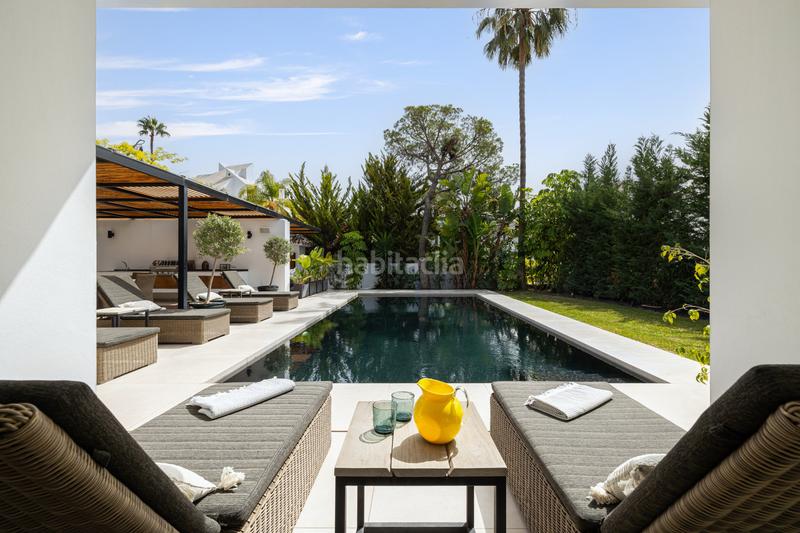 Foto bc5ddadf-ab23-4c70-a2ba-7c2934dbc5b9. Casa amb piscina a Nueva Andalucía centro Marbella