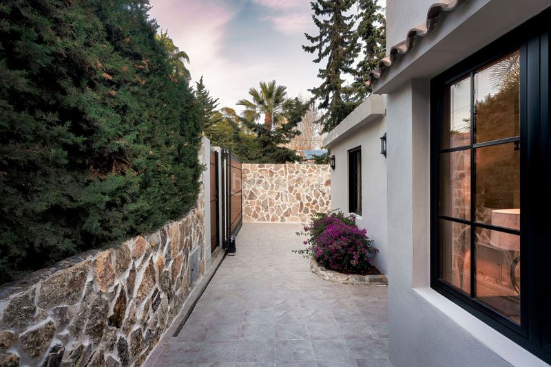 Foto df859e17-ba4c-42ed-a74f-1c0f3307737a. Maison avec parking piscine dans Las Brisas Marbella