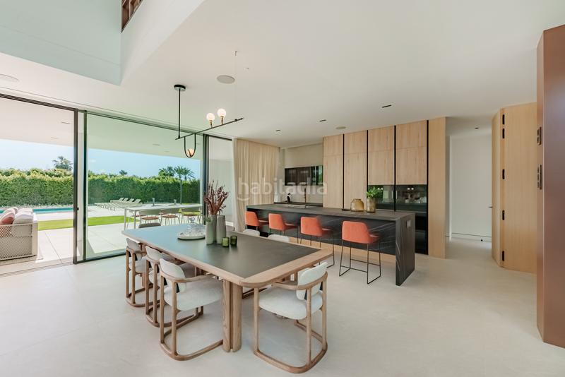 Foto 12260b0c-fef2-4b3f-896f-67273e1f1b31. House with parking pool in Puente Romano Marbella