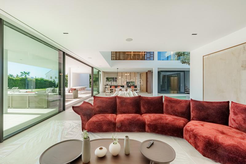 Foto b5db8808-f456-49d4-bf6c-80c4698b1209. House with parking pool in Puente Romano Marbella