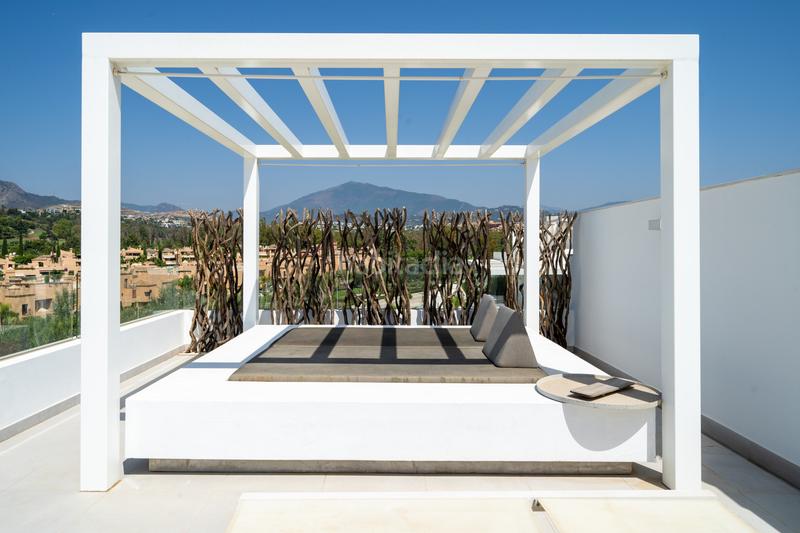 Foto f60cc623-a70b-43a8-8601-fcc4dbdb386e. Attico con parcheggio piscina in Sotoserena Estepona