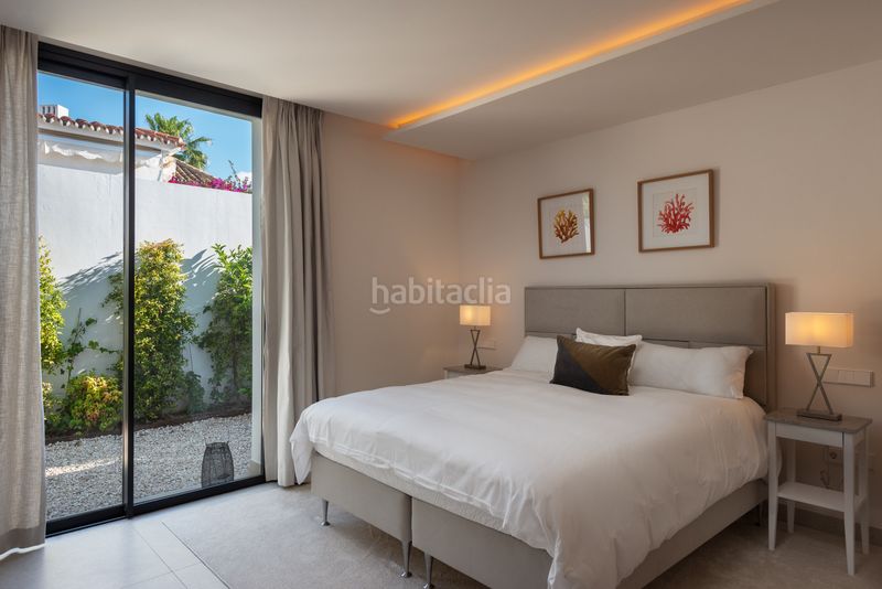 Foto 07efbd50-4d5b-48e1-9a98-458786d0b668. Casa amb piscina a Nueva Andalucía centro Marbella