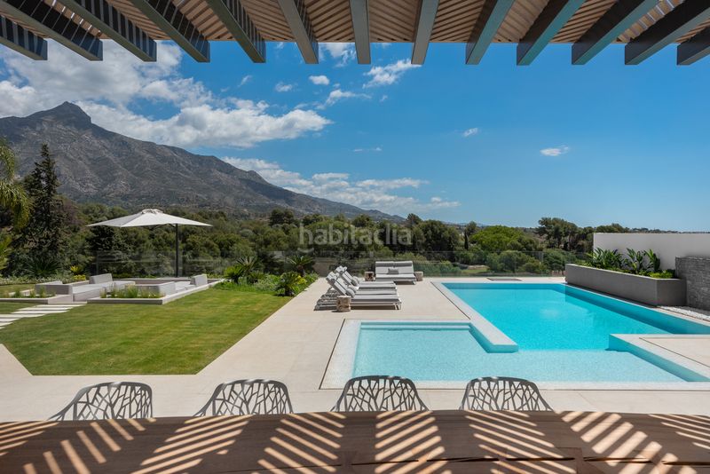 Foto 08a78850-4d74-4f28-b37f-2ad87ab5d8d2. Casa amb piscina a Nueva Andalucía centro Marbella