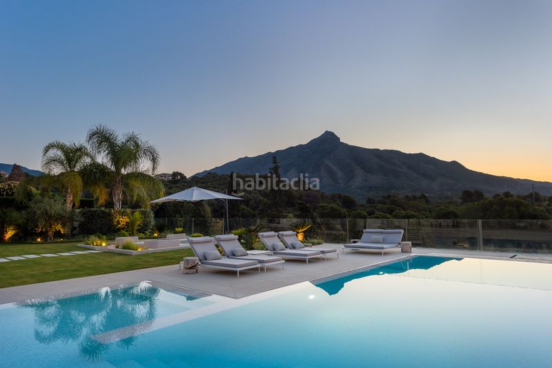 Foto 54719e65-d05f-4361-ad1a-4b99d562c935. Casa amb piscina a Nueva Andalucía centro Marbella
