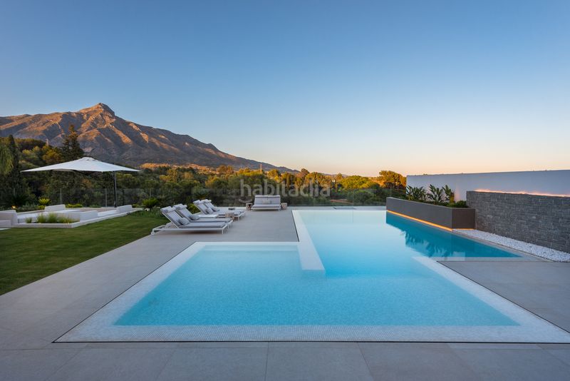 Foto 5a08331e-b1a9-497f-b828-418de3a49175. Casa amb piscina a Nueva Andalucía centro Marbella
