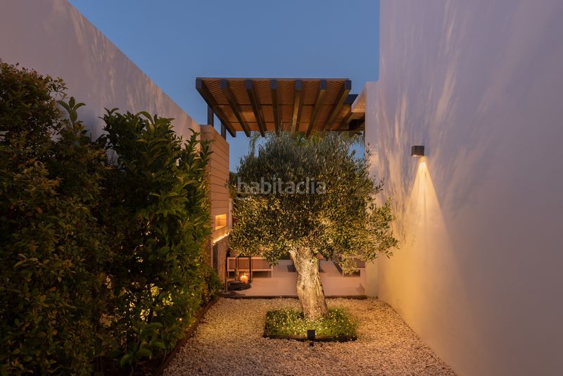 Foto 91999f17-5e14-4ba8-889a-c7223152609f. Casa amb piscina a Nueva Andalucía centro Marbella
