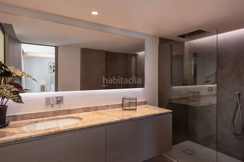 Foto d0ce0ee2-9ee8-43d9-a3f9-a598bd4ebea8. Casa amb piscina a Nueva Andalucía centro Marbella