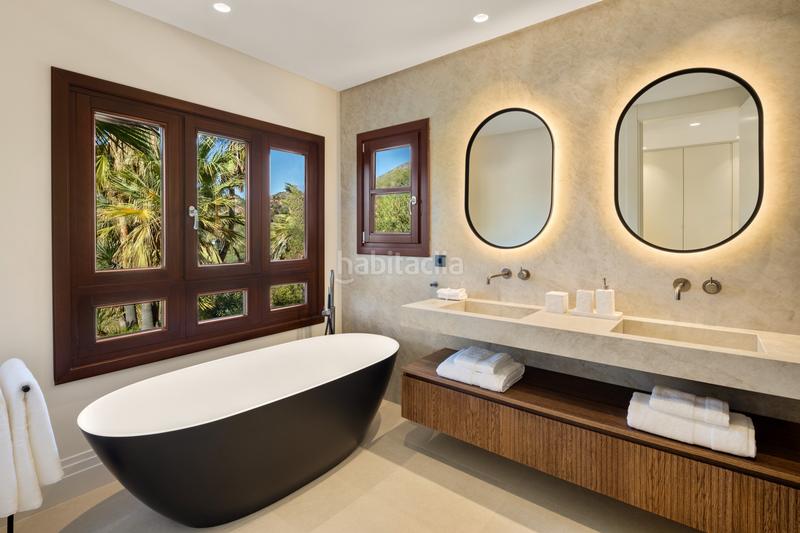 Foto 040cf6f3-d895-424d-8ef8-49cc3d708de0. House with parking pool in Puente Romano Marbella